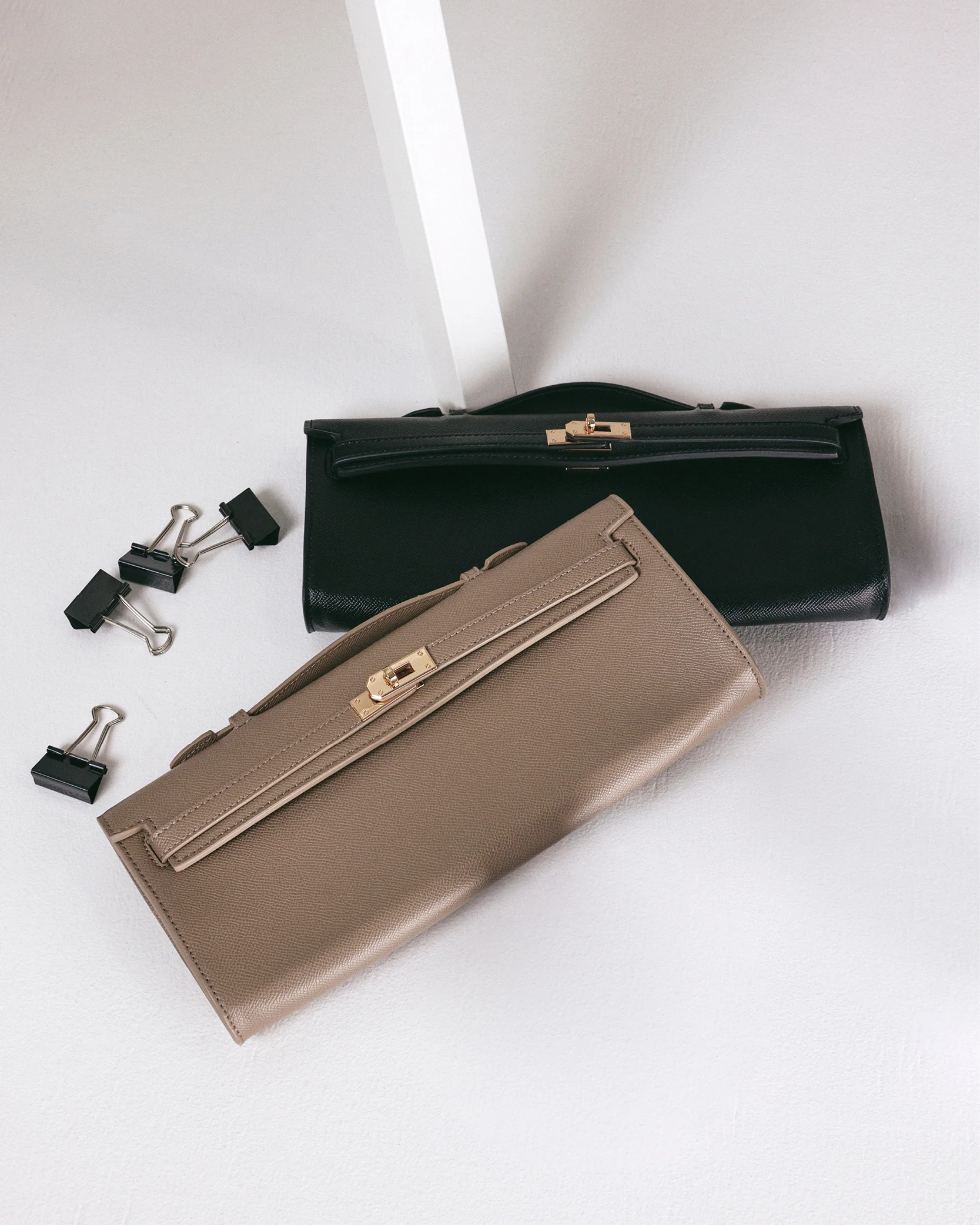 HADLEY HANDLE BAG - BLACK SAFFIANO - Image 3