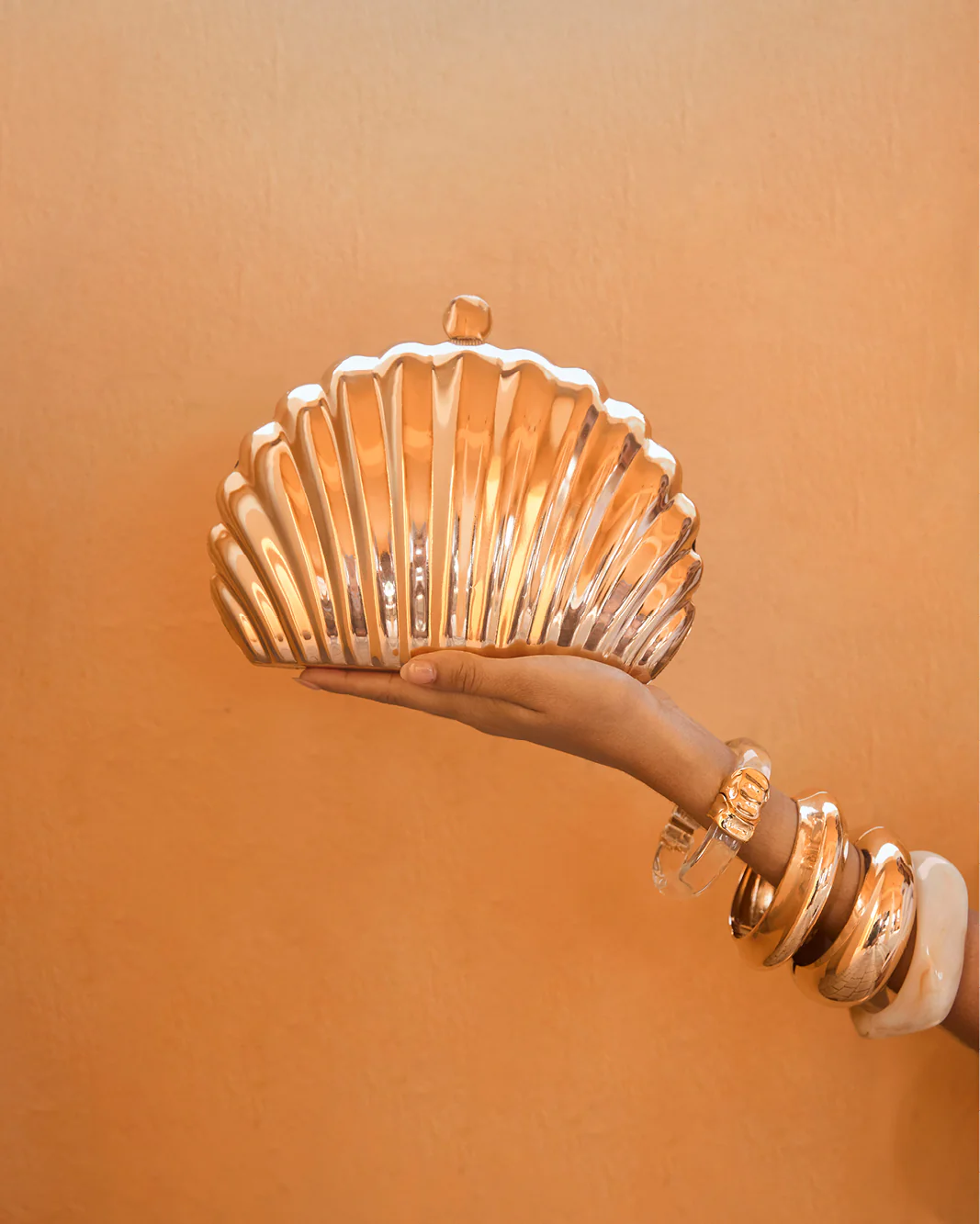 SHELL CLUTCH BAG - GOLD METALLIC - Image 2