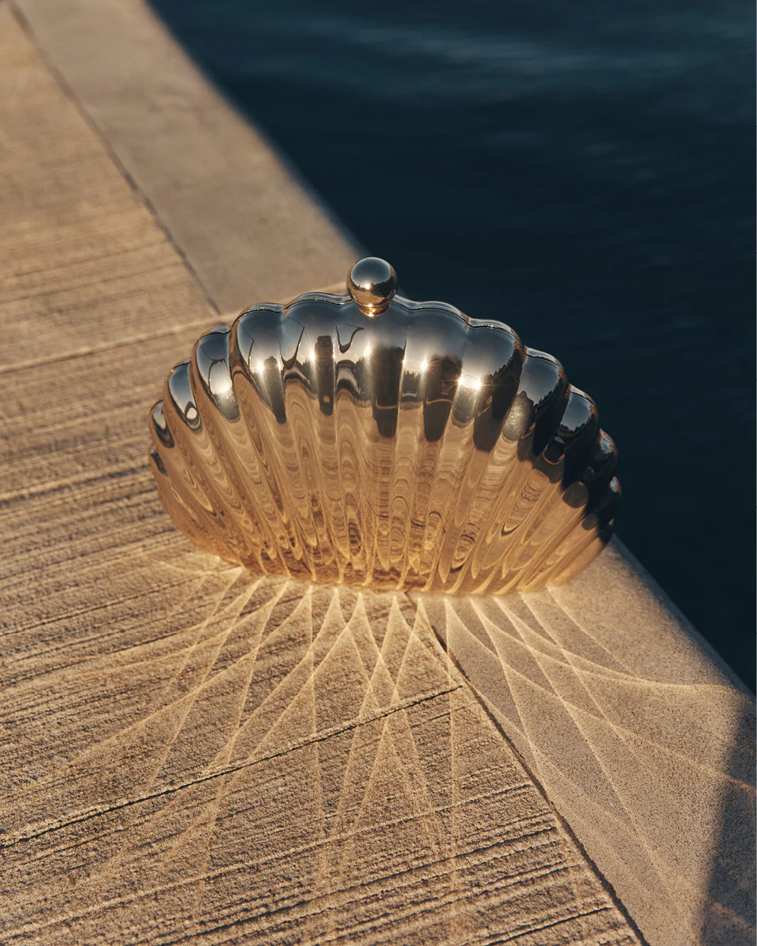 SHELL CLUTCH BAG - GOLD METALLIC - Image 5